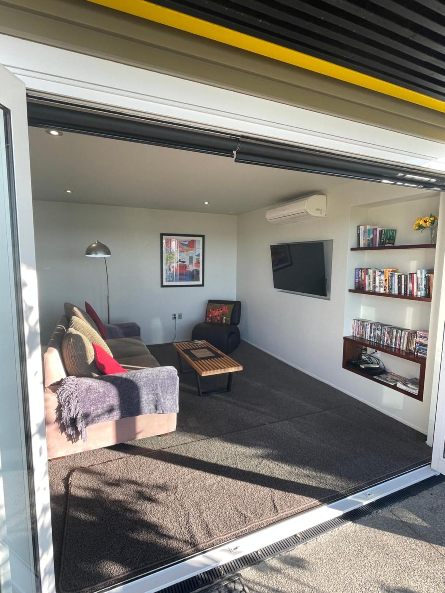 Under The Yellow Canopy Christchurch Exterior foto